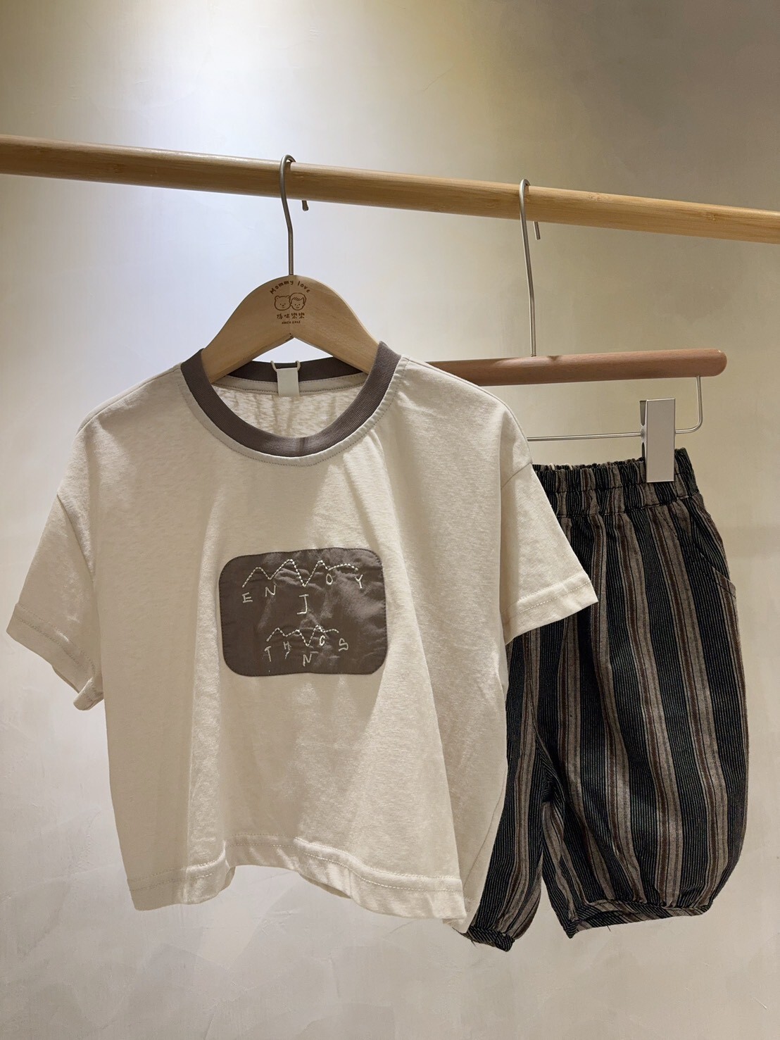 BA07 ENJOY貼布刺繡上衣