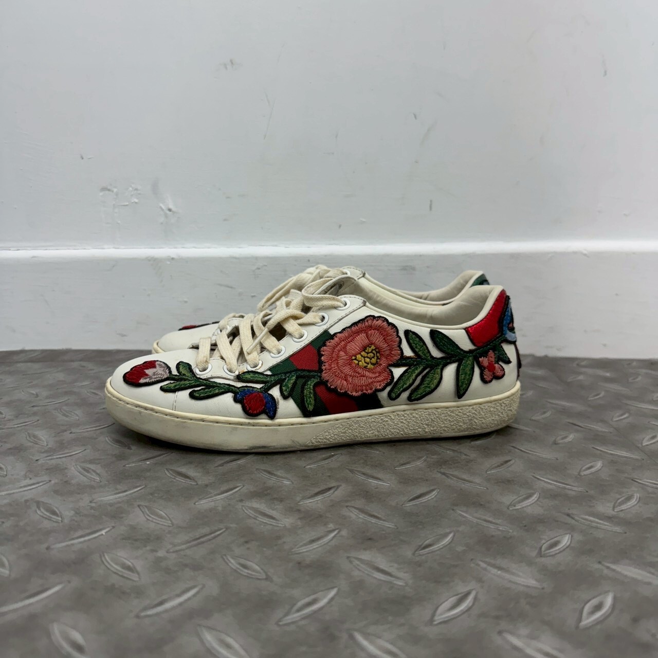 GUCCI Leather Ace Embroidered Floral SIZE 35