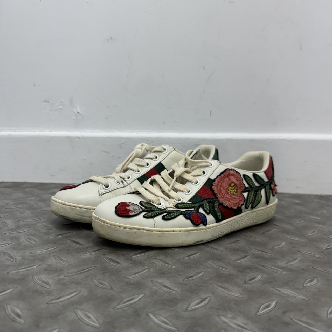 GUCCI Leather Ace Embroidered Floral SIZE 35
