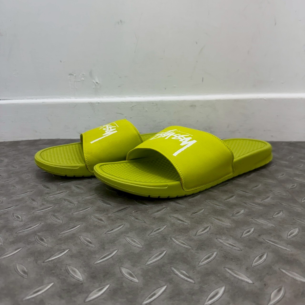 NIKE X STUSSY Benassi Slides Bright Cactus SIZE 31CM