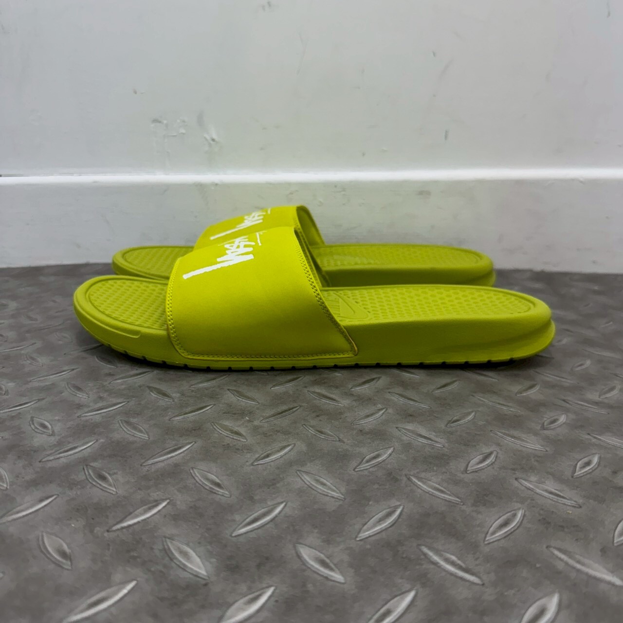 NIKE X STUSSY Benassi Slides Bright Cactus SIZE 31CM