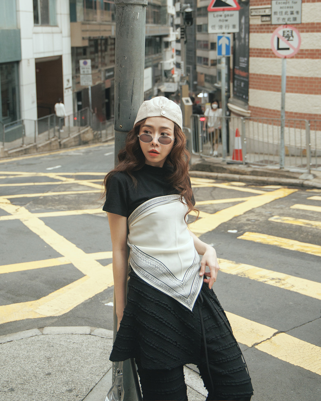 Large triangular scarf with totem flower design【07130069】in stock+pre-order