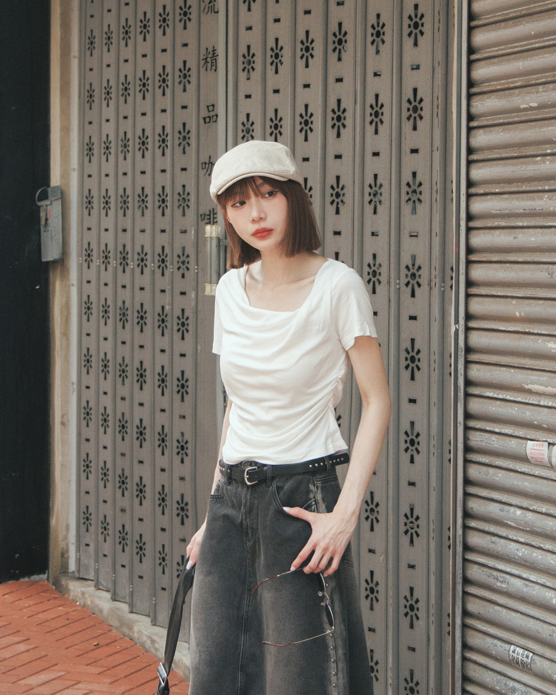 Asymmetrical collar, irregularly shaped, ruched short-sleeved top, available in three colors.【01099761】in stock+pre-order