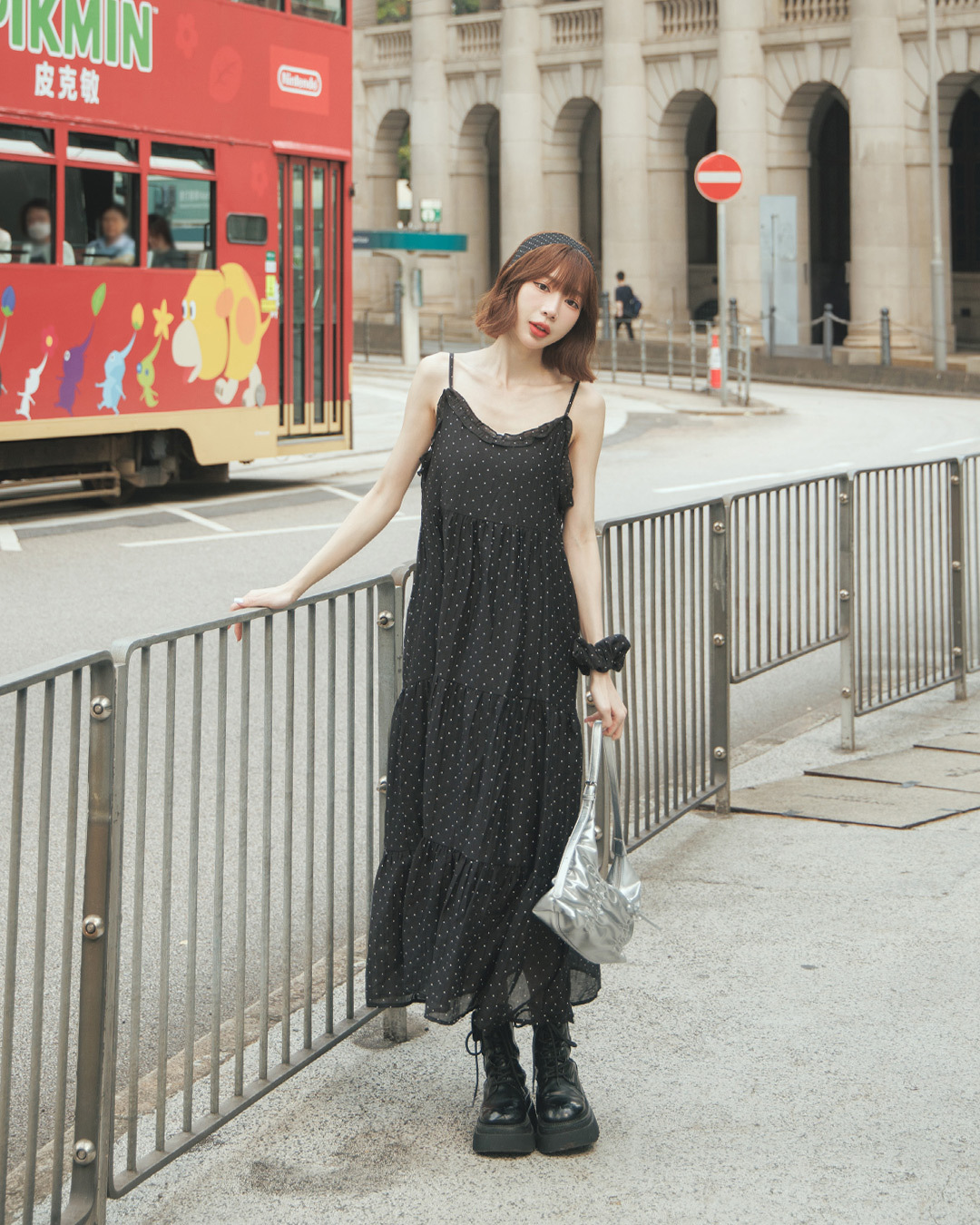 All-over polka dot long dress with hair tie, available in two colors.【01087334】in stock+pre-order