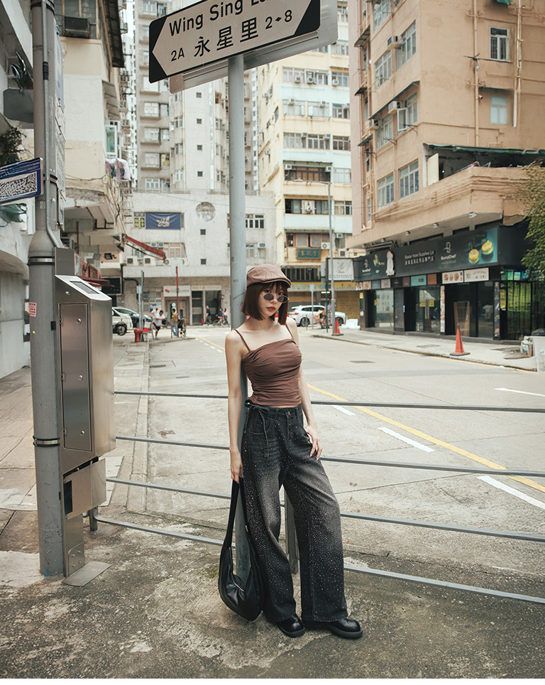 Side-pleated spaghetti strap tank top with bra, available in five colors.【01041959】in stock+pre-order