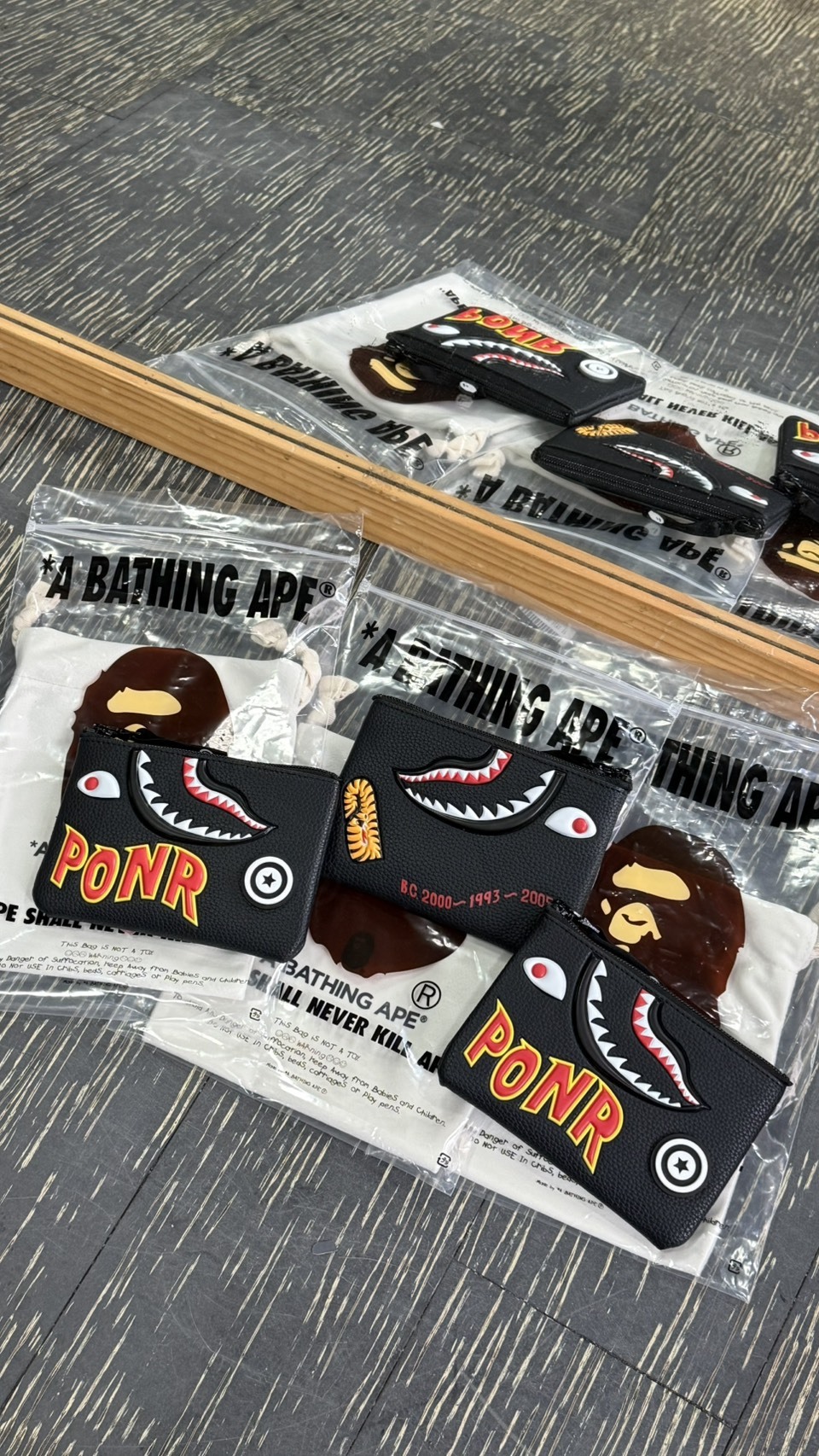 BAPE 2ND SHARK MINI WALLET PONR 一字拉 鯊魚 錢包 1M30190009