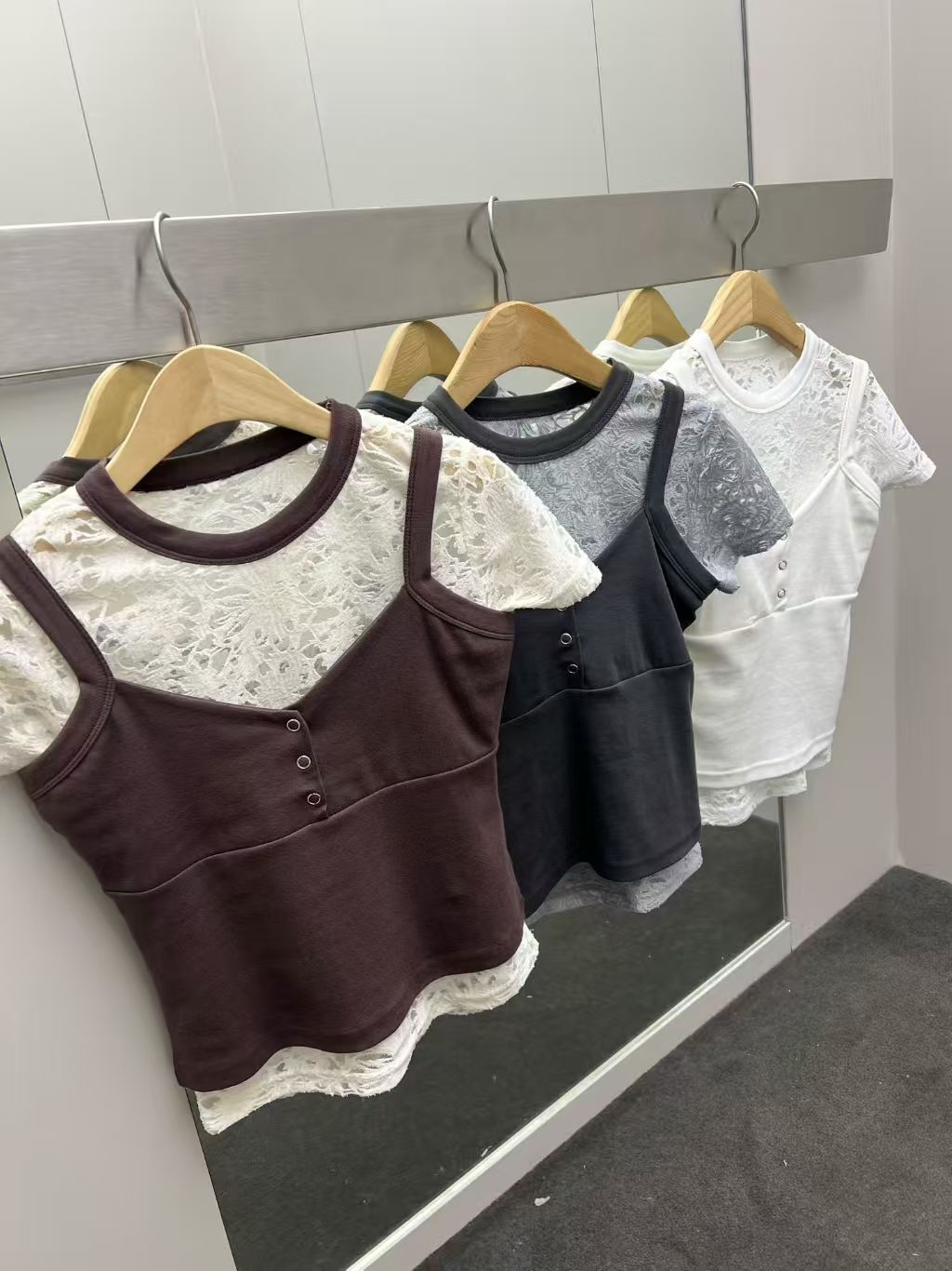 FD6238 假兩件甜美刺綉花花吊帶Tee