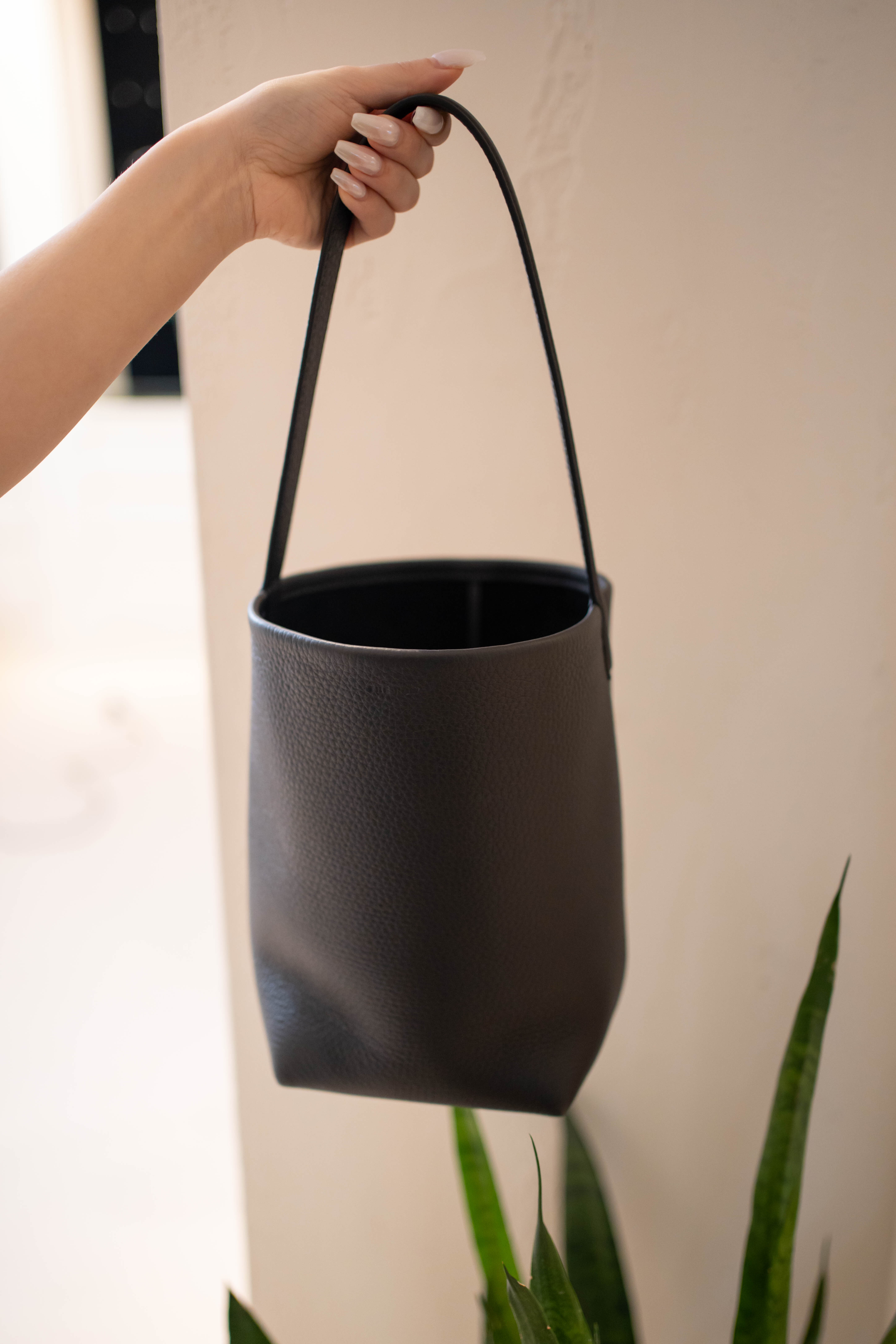 The Row N/S Park Small Tote Bag 黑色