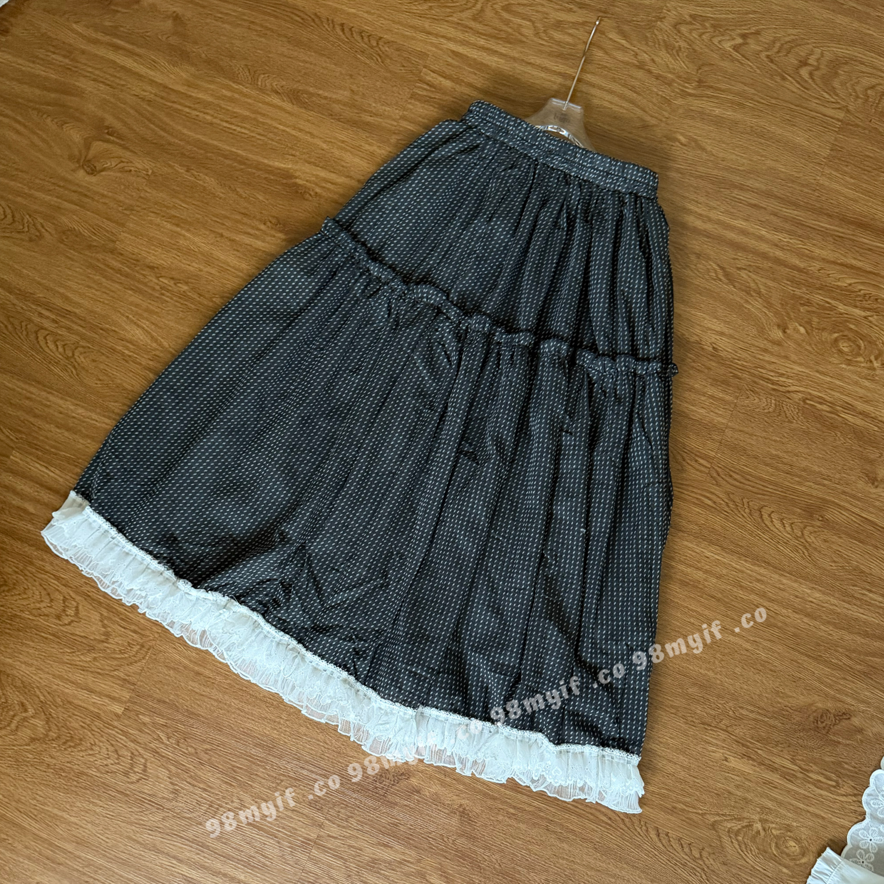 M04 蕾絲邊蛋糕裙