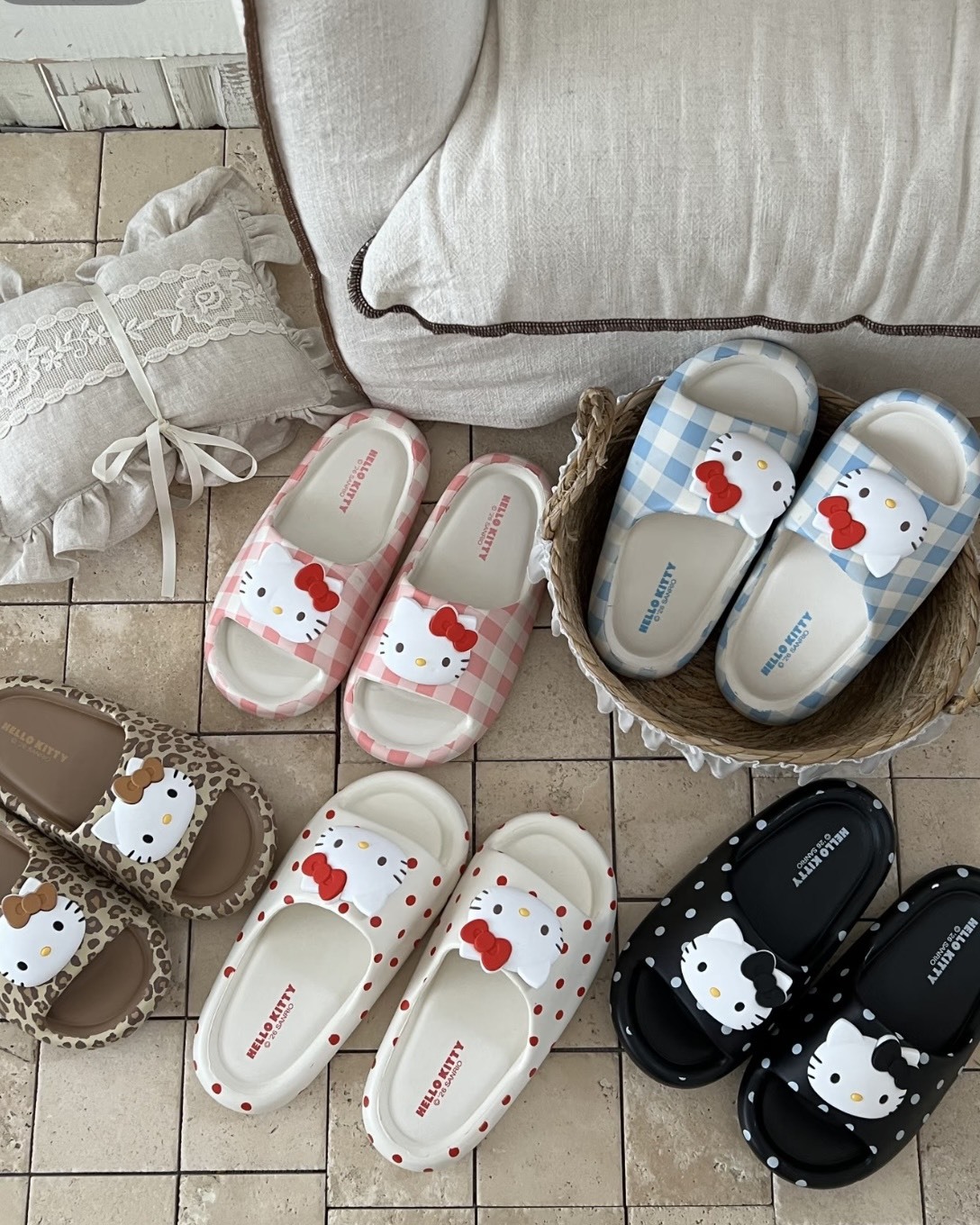 正版授權 Sanrio 三麗鷗 Hello Kitty 防水 採屎感 防滑 室內拖 拖鞋 5色