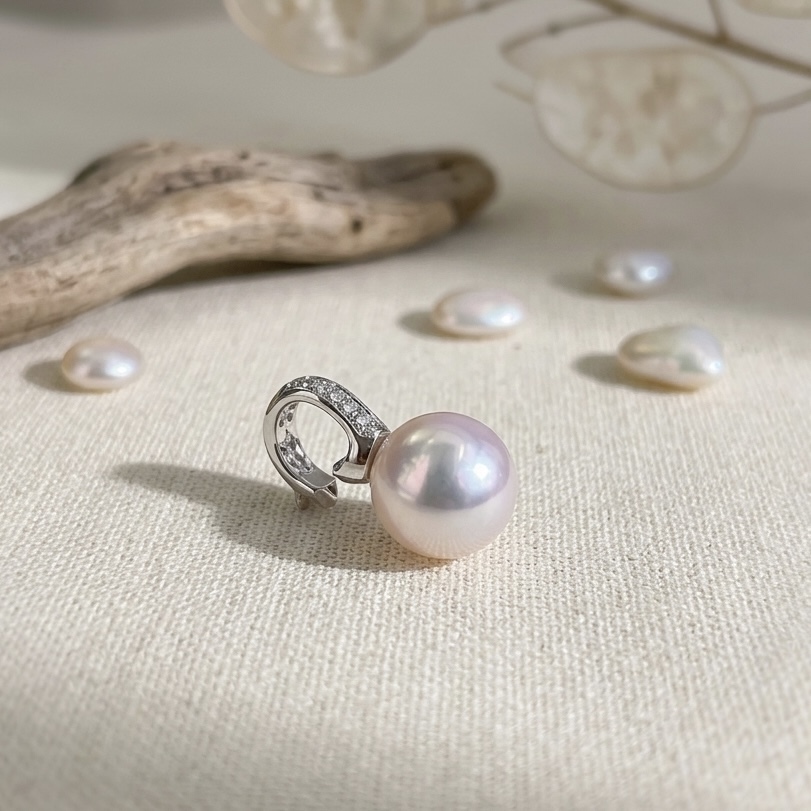 Top grade - 18K Gold Akoya Pearl Diamonds Pendant