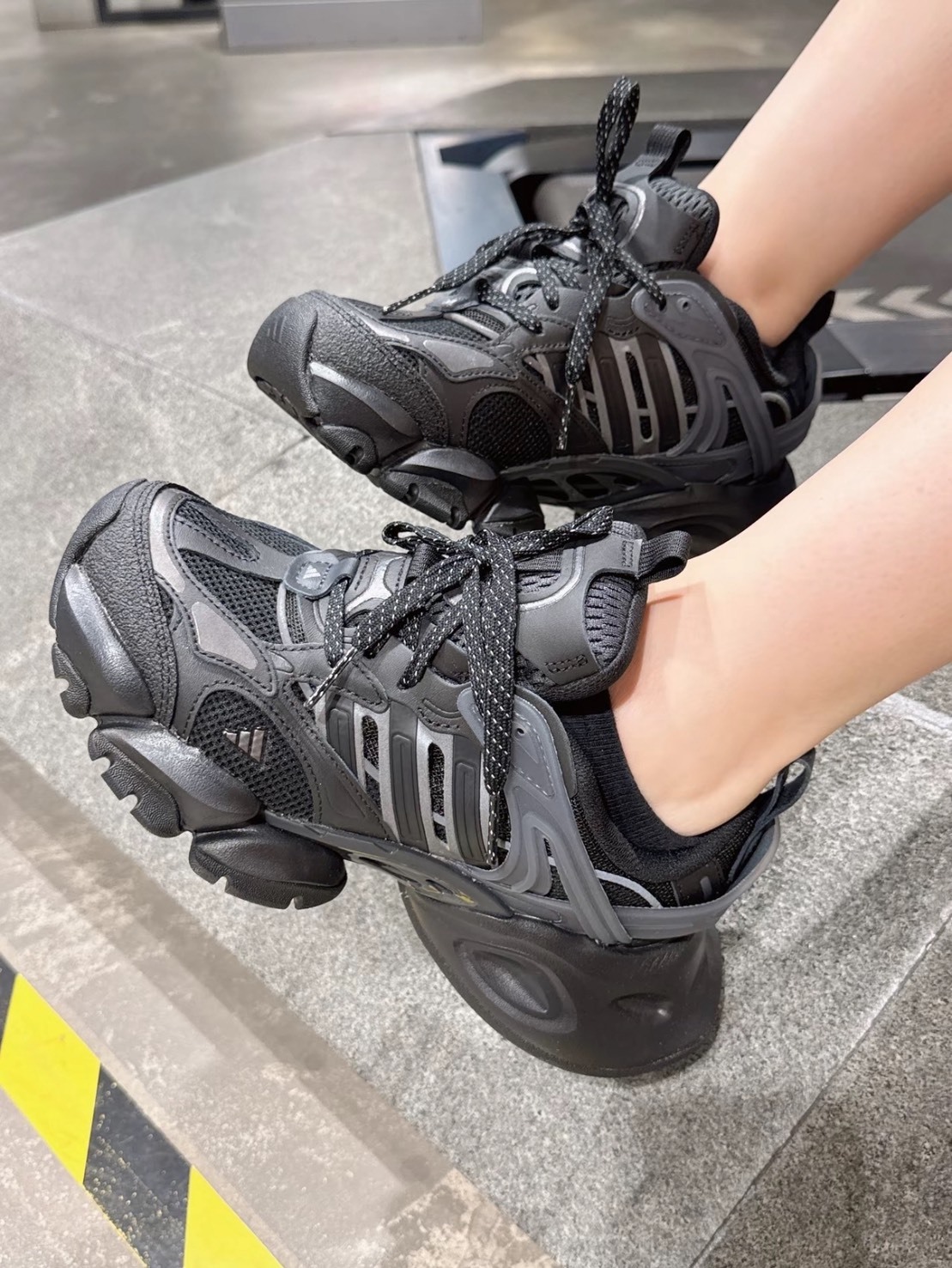 <扯😵‍💫超俗...>Adidas XLG Runner Deluxe 黑魂 復古老爹