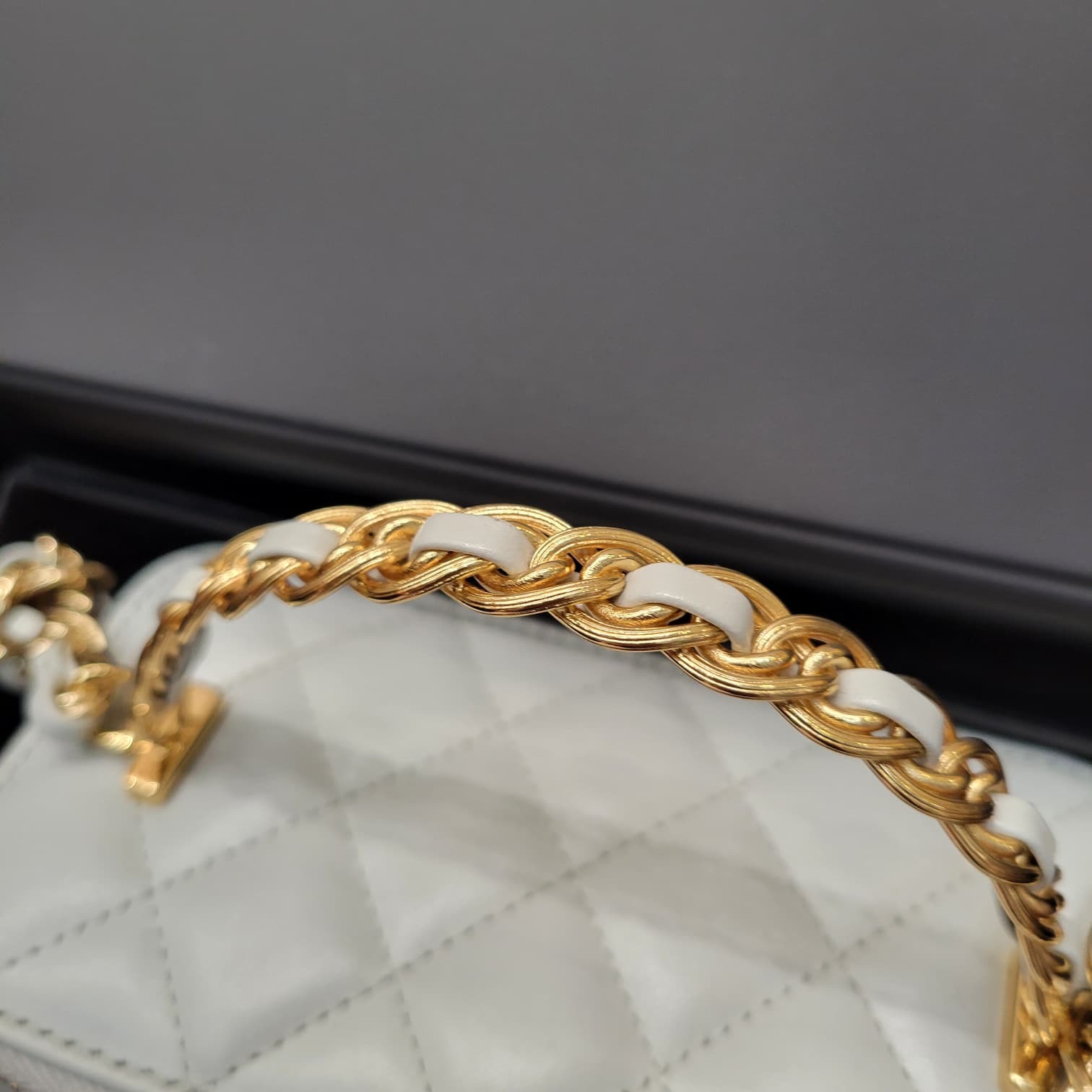UNUSED CHANEL AP3315 LIGHT GREY VANITY CASE