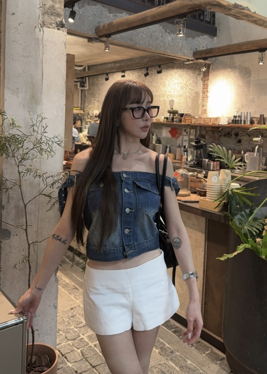 牛仔扣環造型平口上衣
