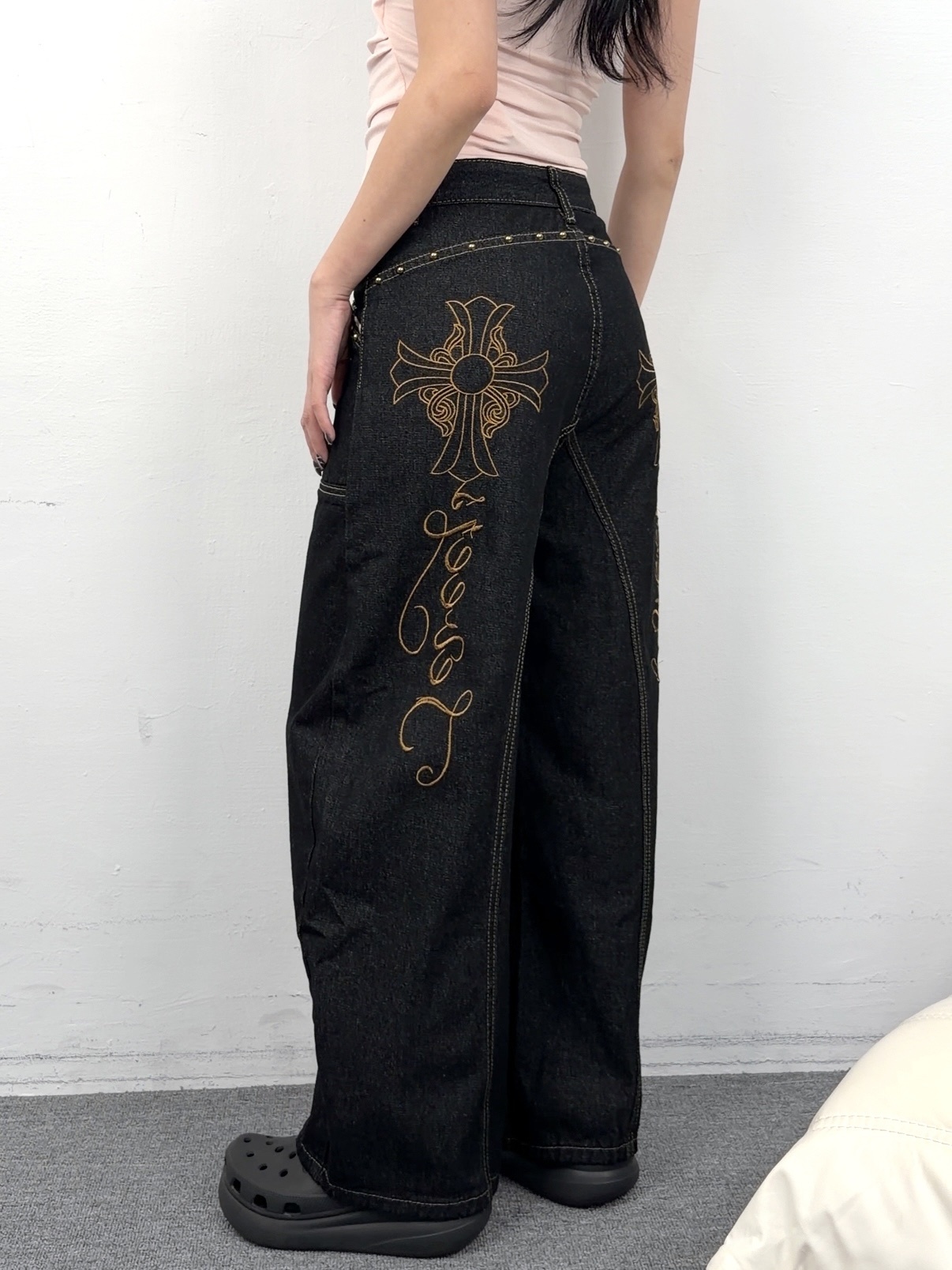 C08預購美式十字刺繡水洗彎刀褲