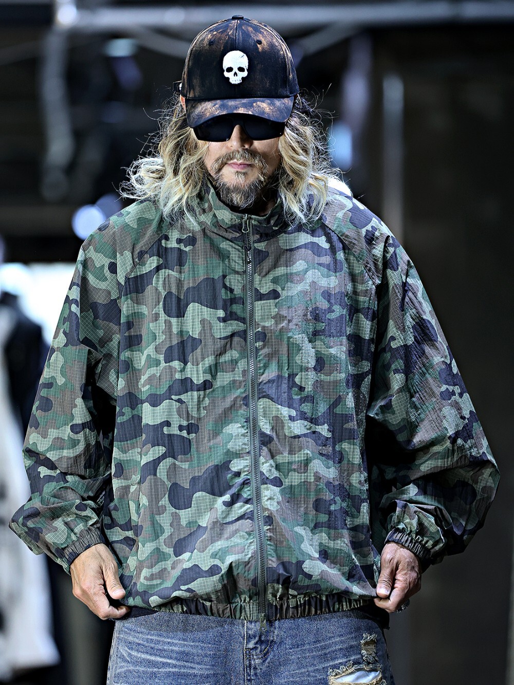 Camouflage raglan sleeve windproof jacket