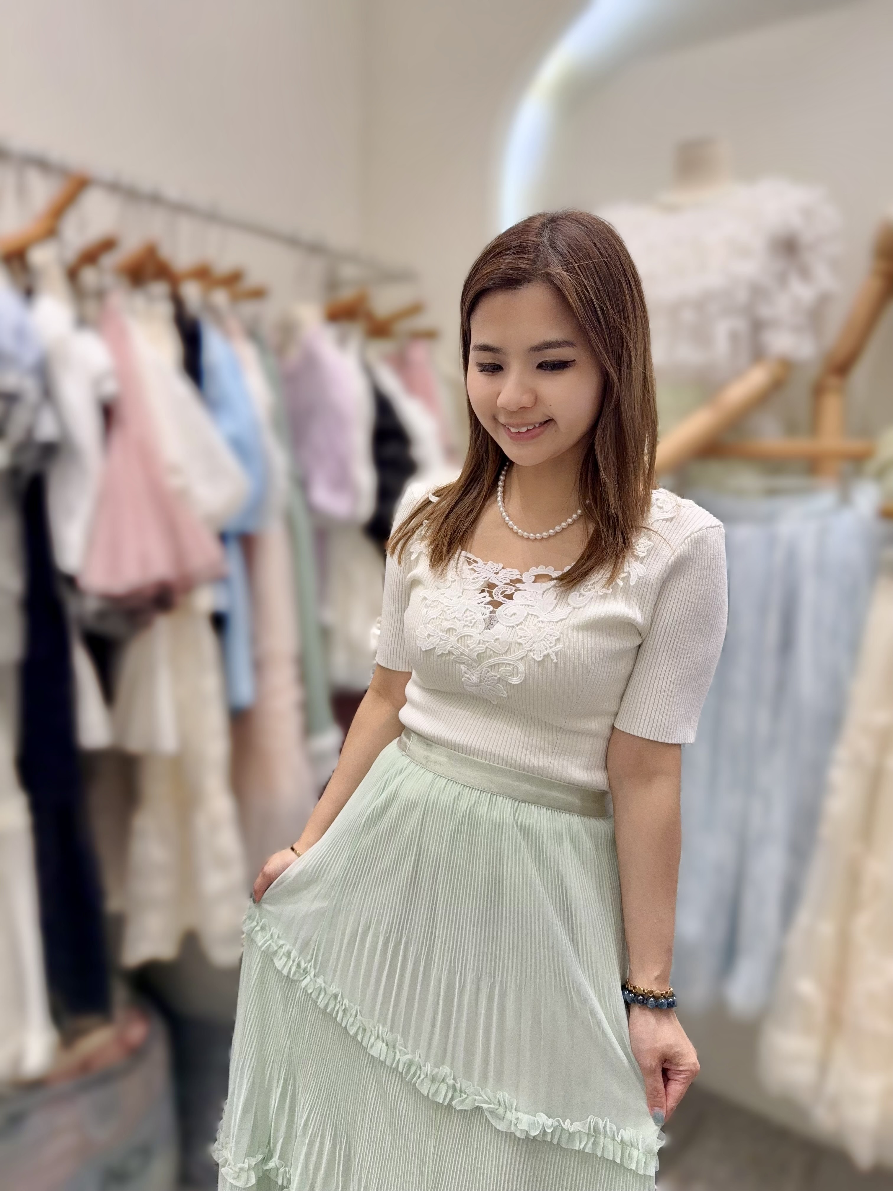 AW72   胸   30-  46  長20 $519 (一口價)
