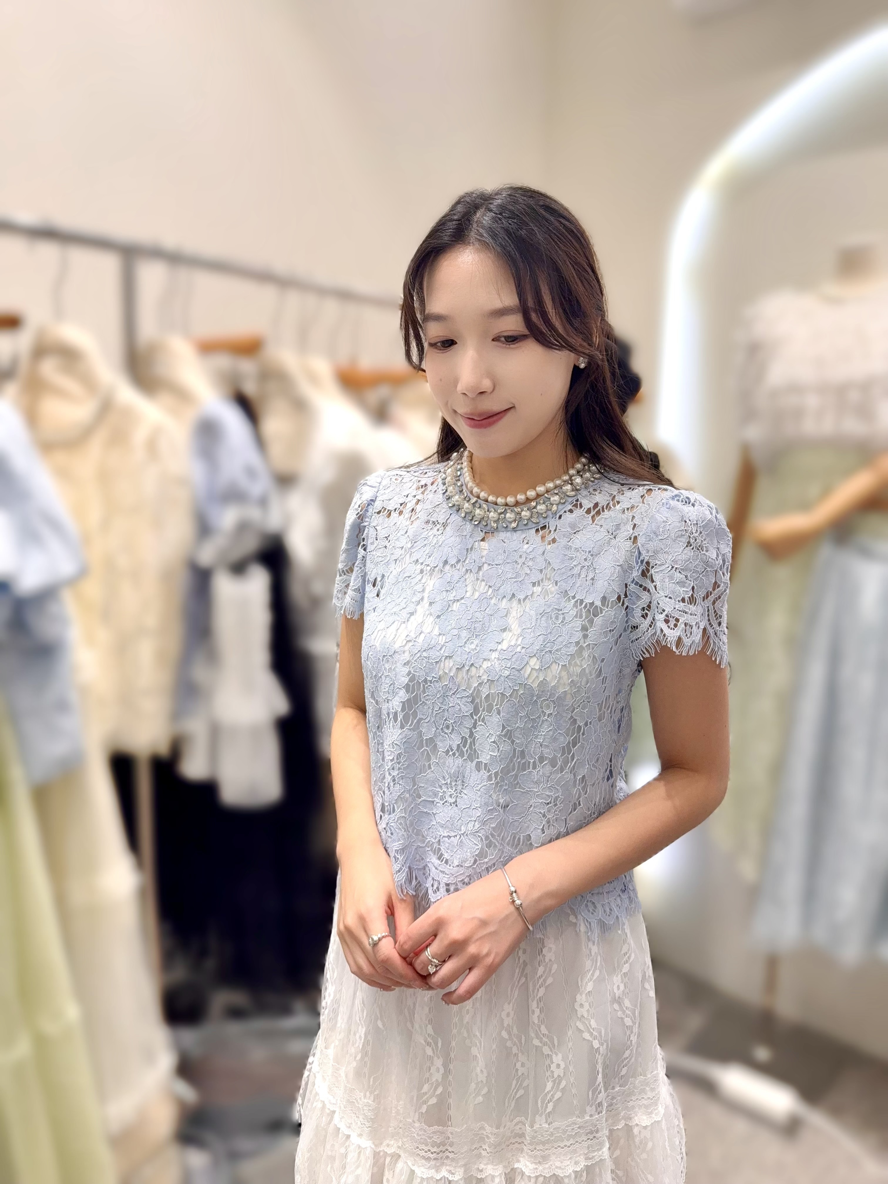 AW82 校長自留價   胸40-43 長18.5 $599 (一口價)