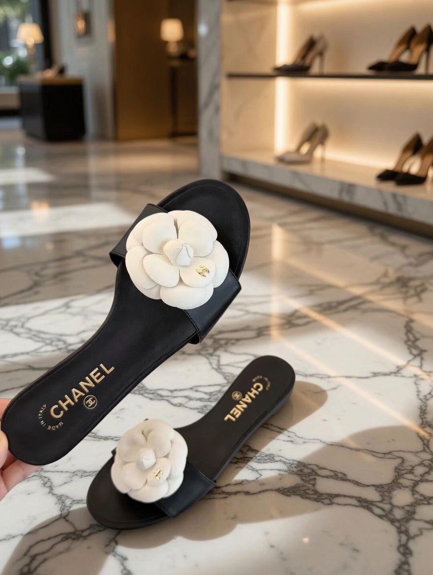 CHANEL 2026中古款山茶花拖鞋