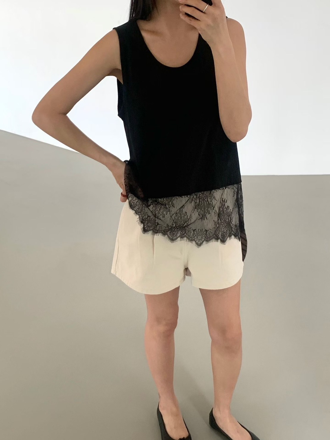 棉背心拚寬蕾絲