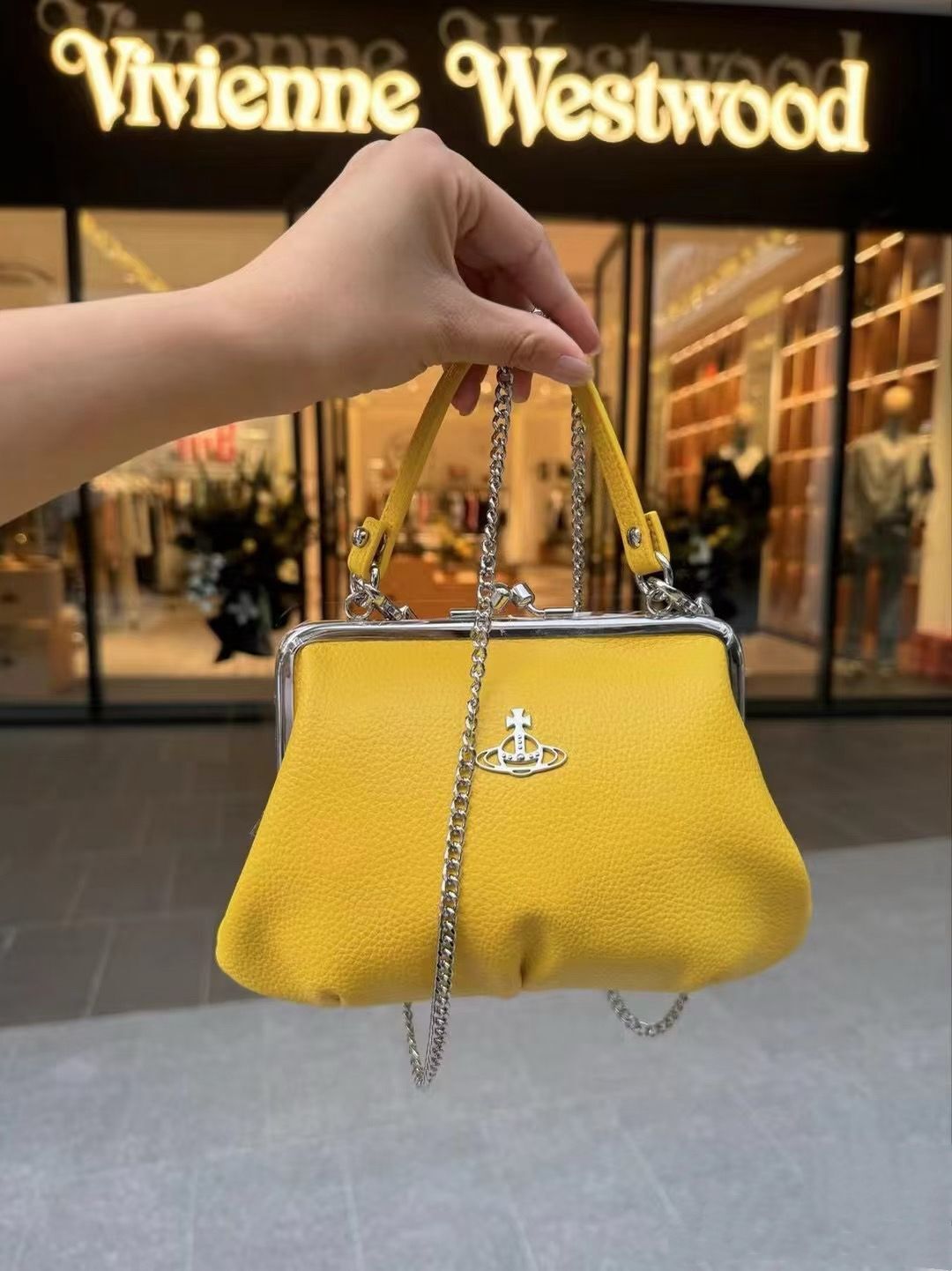 LYS01712 Vivienne Westwood 餃子手拎斜孭袋檸檬黃