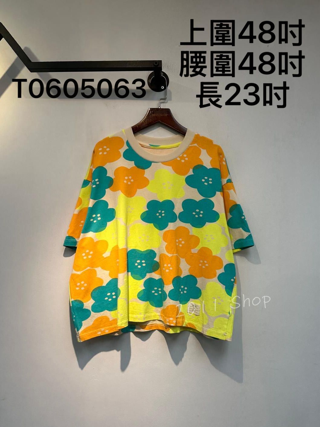 出口日本圓領拼色花花T恤  上圍48吋 腰圍48吋 長23吋  T0605063