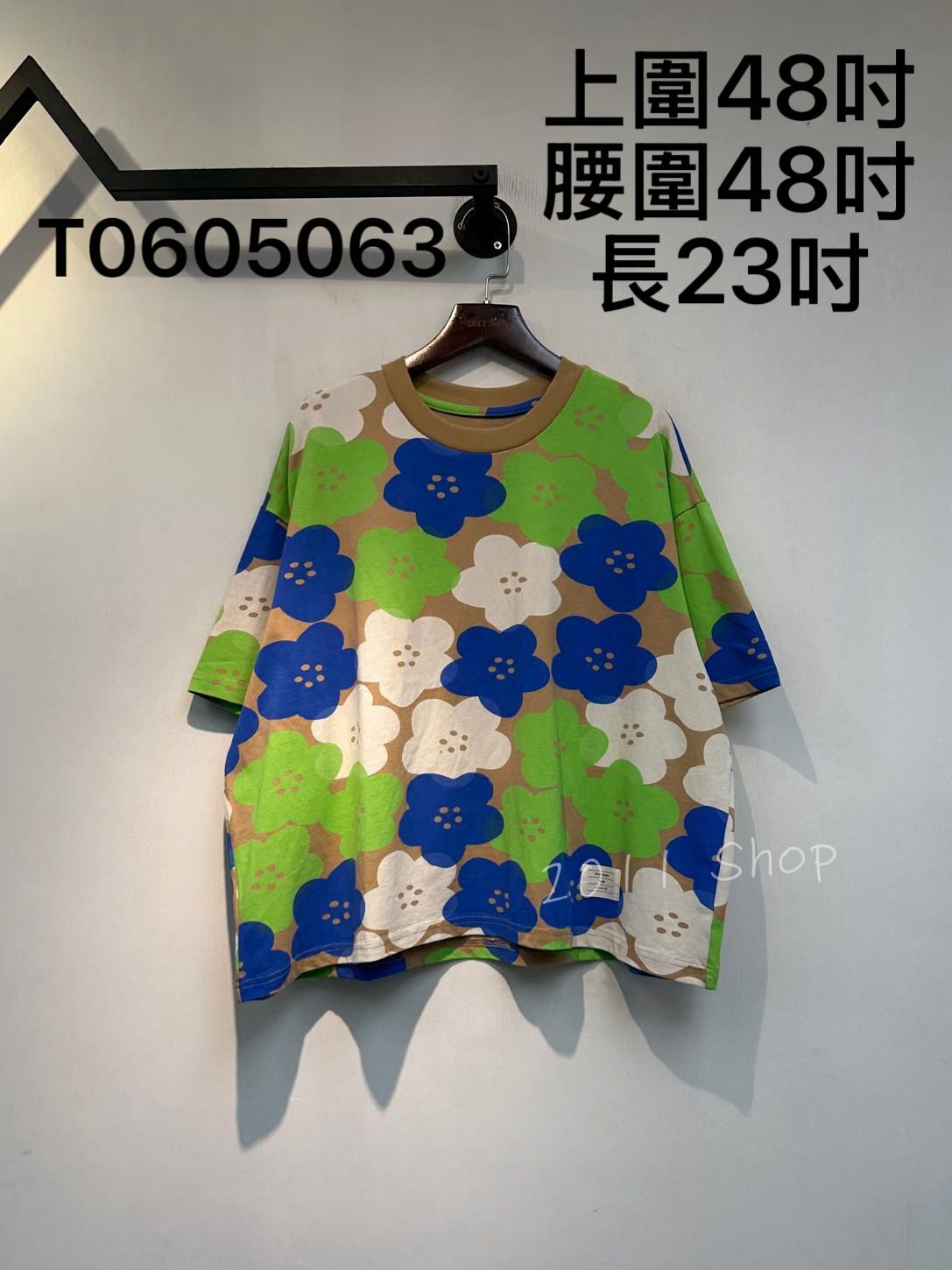 出口日本圓領拼色花花T恤  上圍48吋 腰圍48吋 長23吋  T0605063