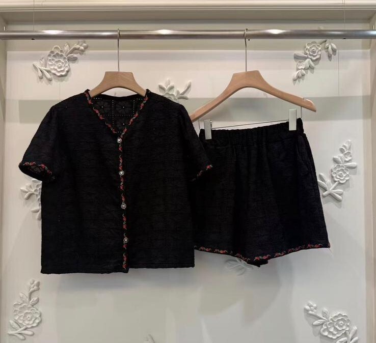 BE62 下身  褲 腰26-34 HIP44 長15 $479 (一口價)