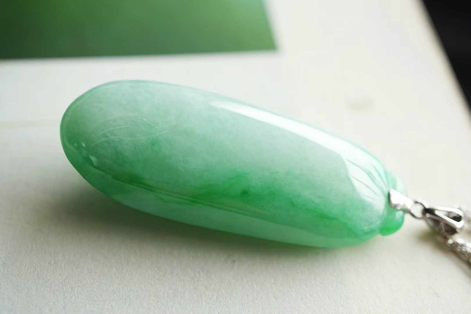 419835 翡翠陽綠佛瓜吊墜