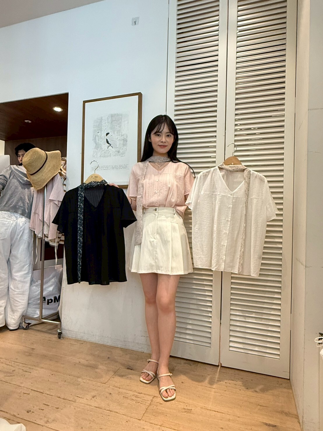 FA6221 碎花領巾V領排扣暗紋上衣