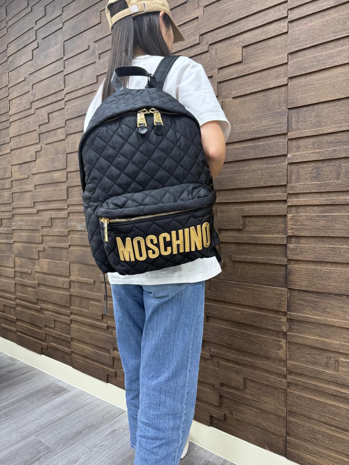 LYS01715 Moschino 金色 logo菱格背囊