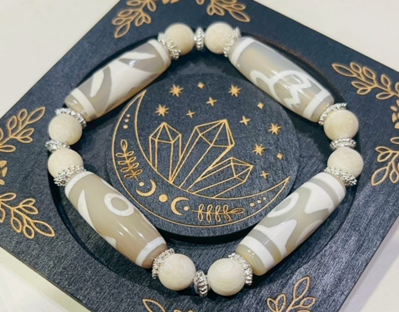 ZH011 7.5m白龍宮多寶白豪天珠手串 (舒緩情緒穩定.減少內耗)