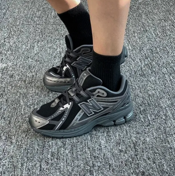 【預訂】NEW BALANCE 1906R 黑色-GS