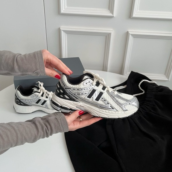 【預訂】New Balance 1906R  白銀黑-GS