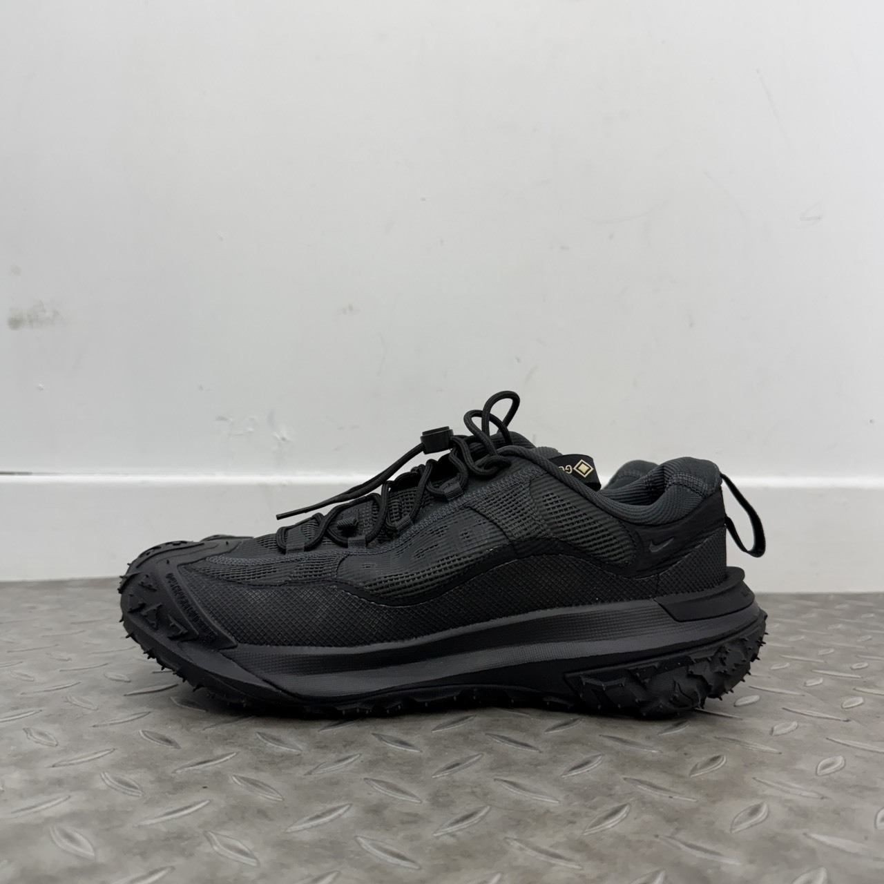 NIKE ACG Mountain Fly 2 Low GORE-TEX Triple Black SIZE 26.5CM