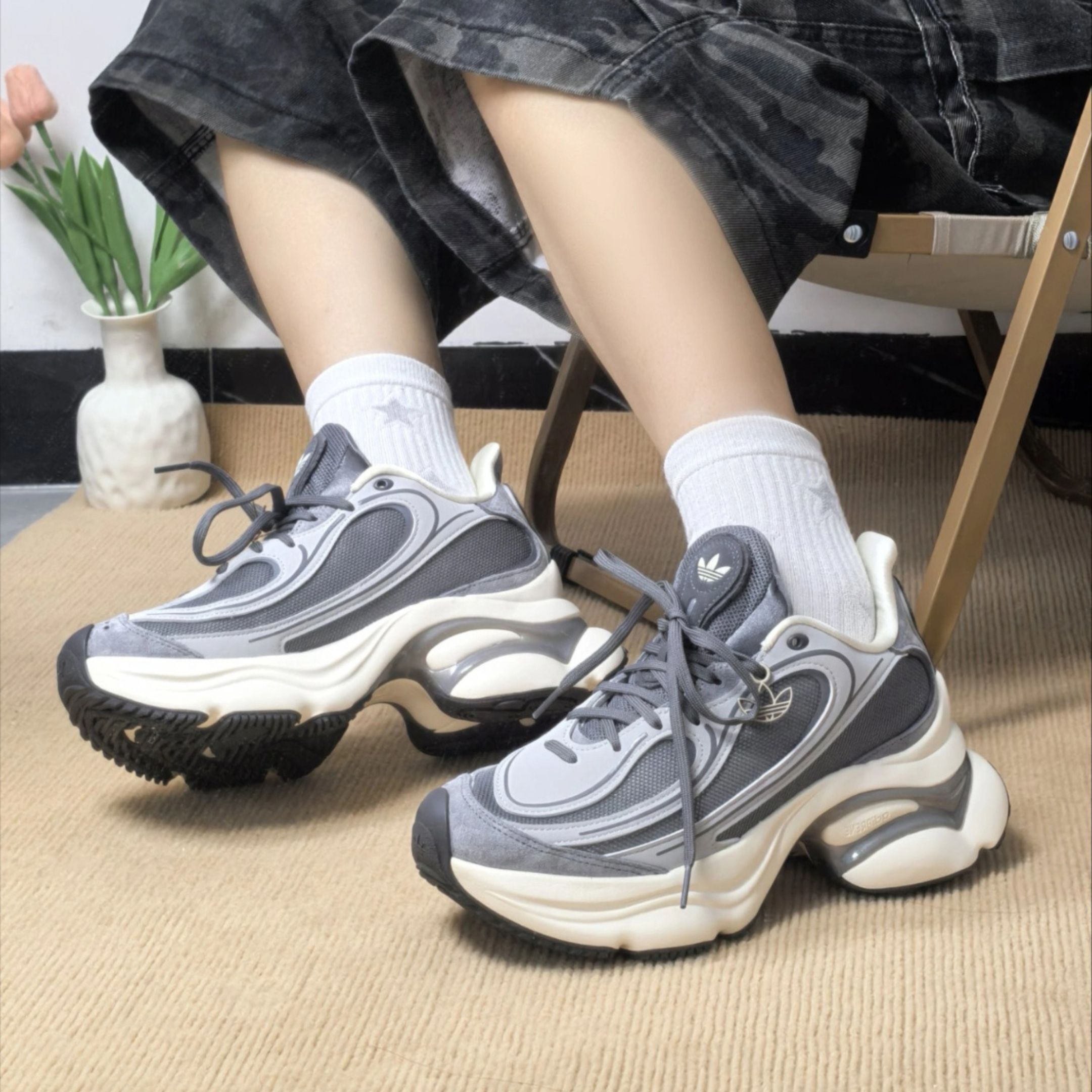 NICEDAY 代購 Adidas Originals 老爹鞋 女款 灰色 KJ3974