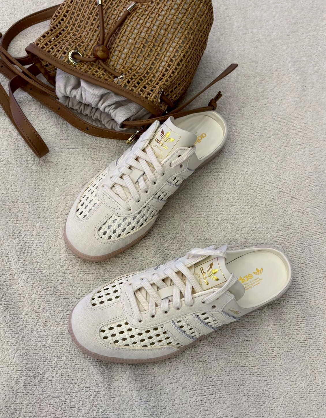 【Luxury】 ADIDAS ORIGINAL SAMBA MULE 淺米色 包頭鞋 舒適 鬆弛 拖鞋 編織穆勒鞋 KH7719 涼拖鞋 半截式拖鞋