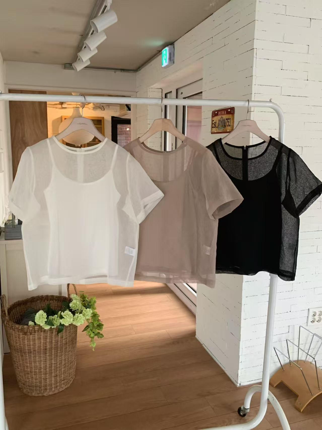 CB6201 後拉鏈透膚上衣