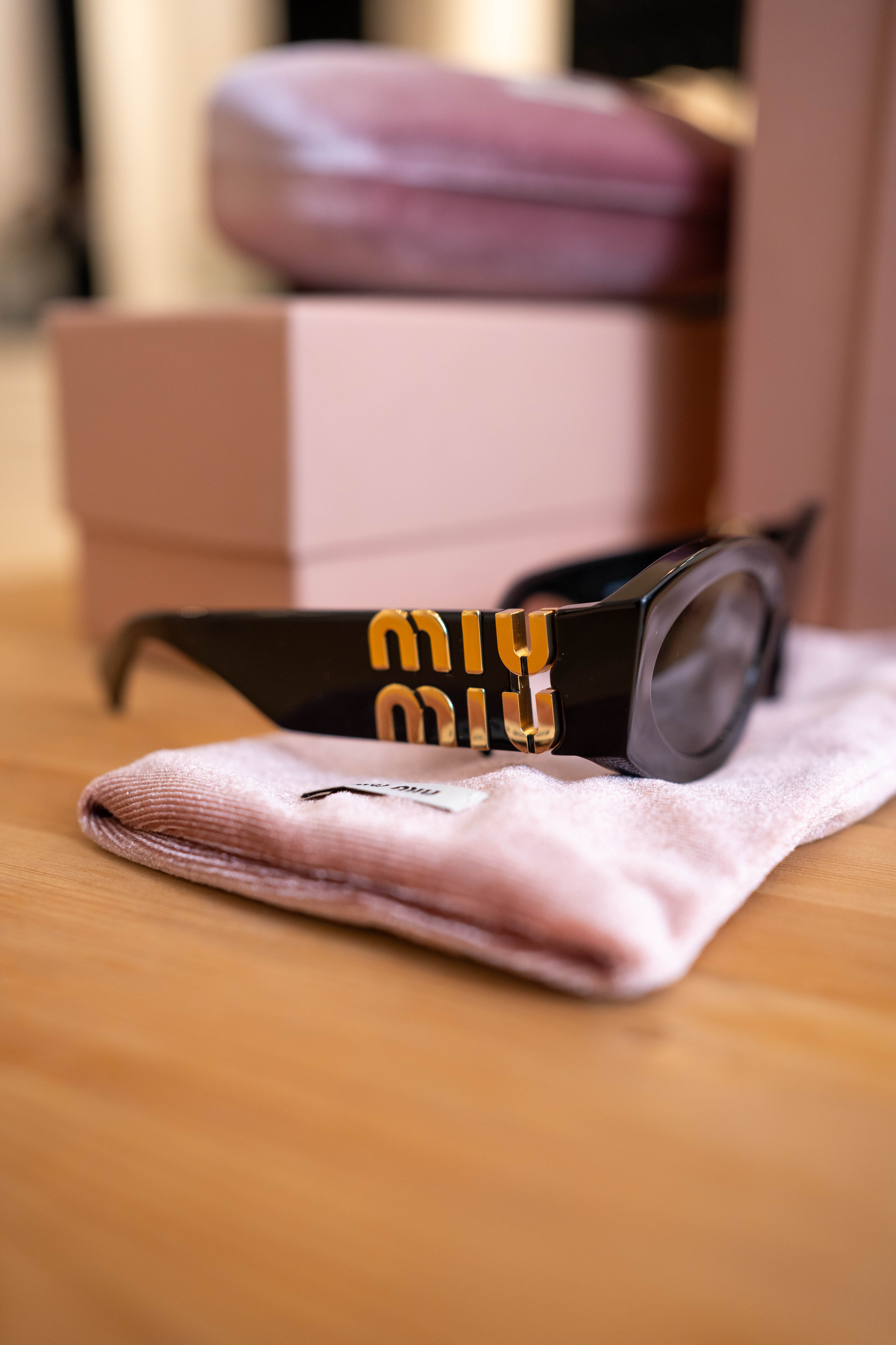 MiuMiu 11w Eyewear系列石板灰鏡片太陽眼鏡