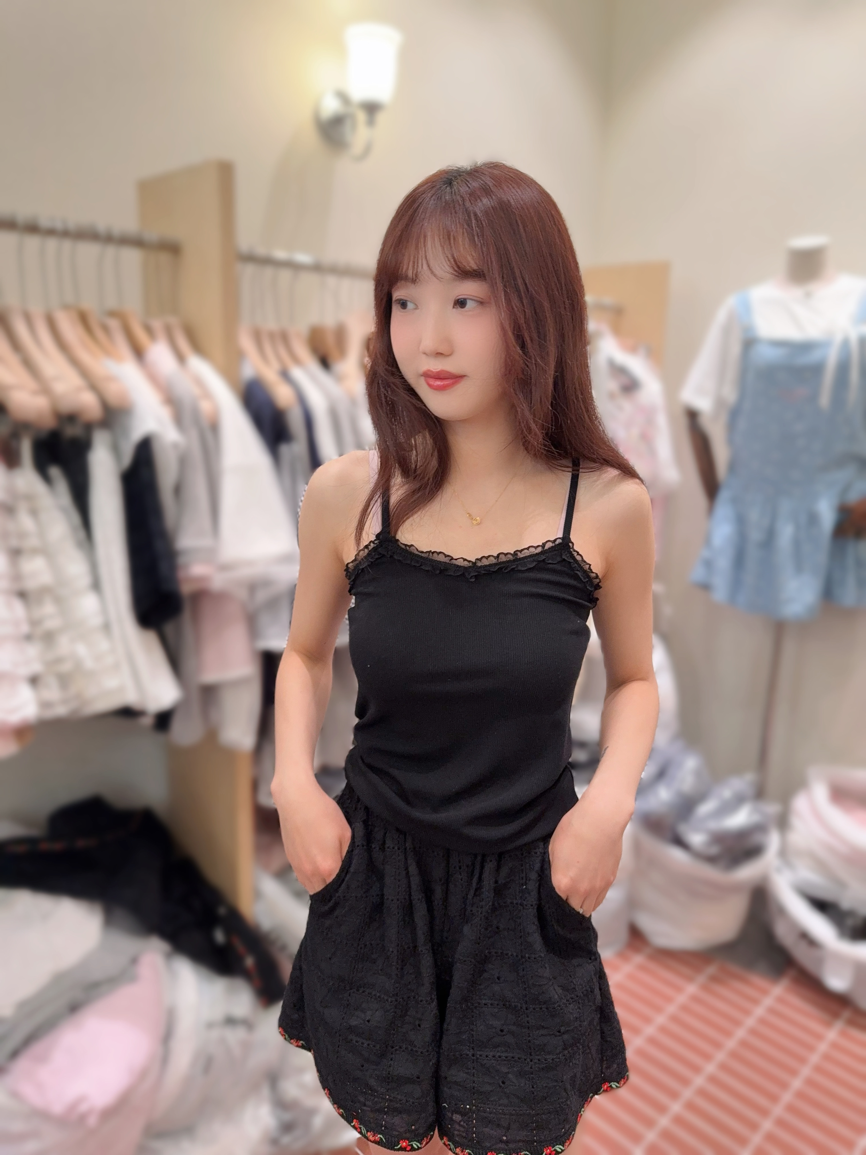 BE67 胸 32 -40 長 23 $359 (一口價)