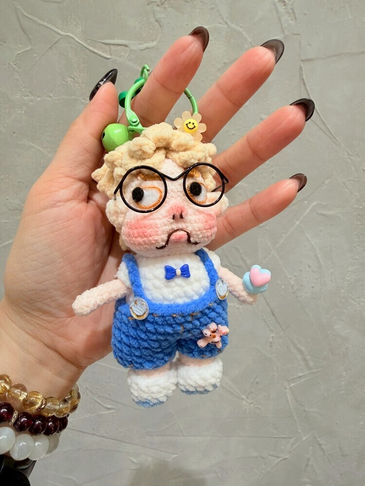 藍色吊帶褲扁嘴男孩小小醜娃吊飾-10號『約9cm』