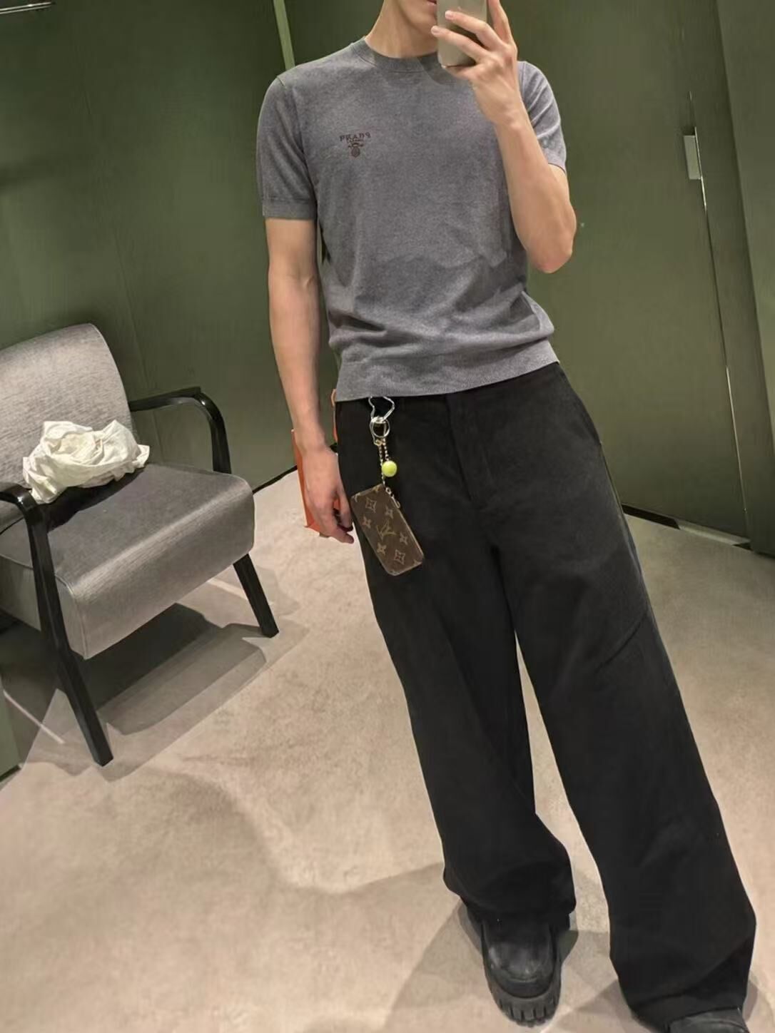 PRADA 深灰色 併Logo 上衣