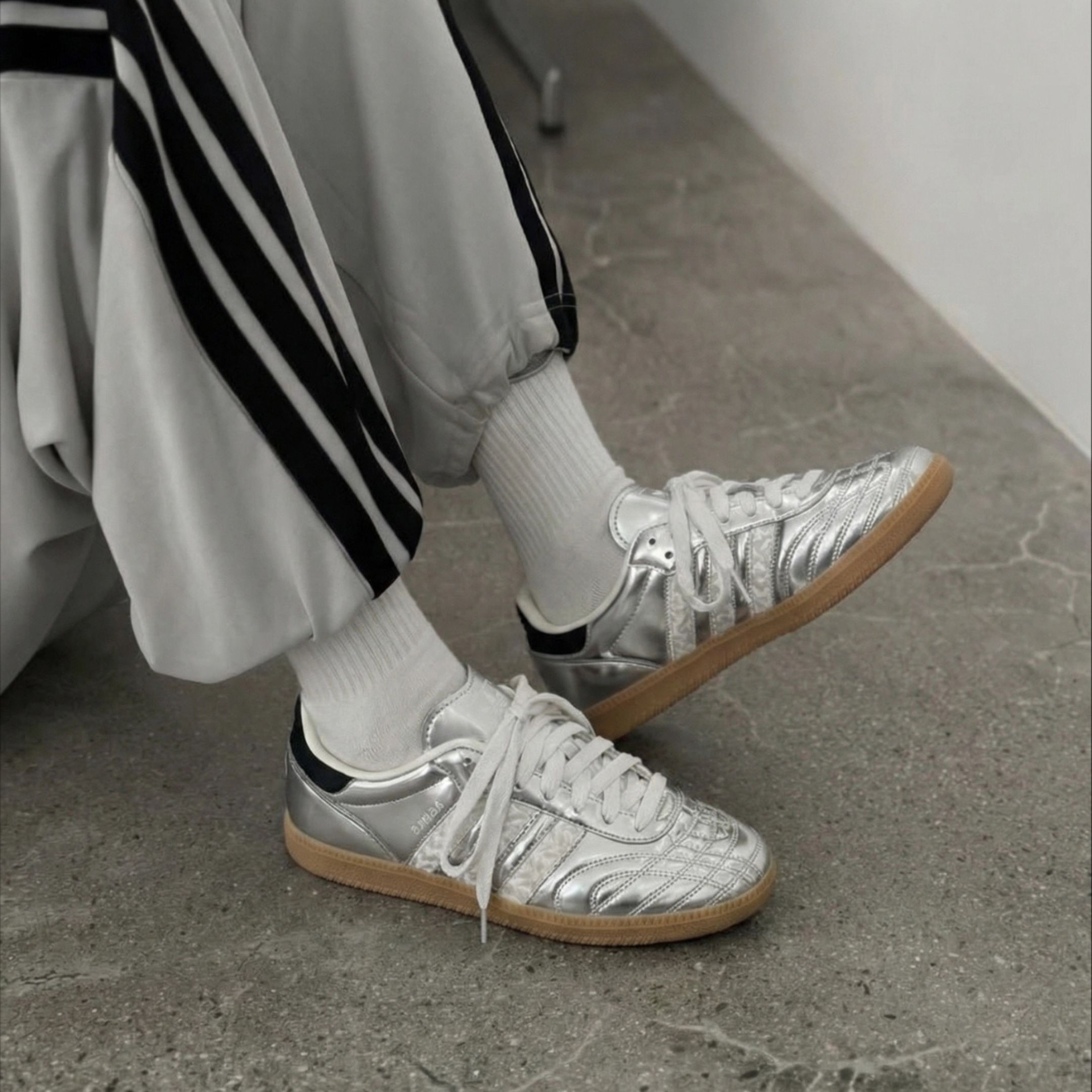NICEDAY 代購 Adidas Samba JP 情人節限定 銀色 經典 HP7105