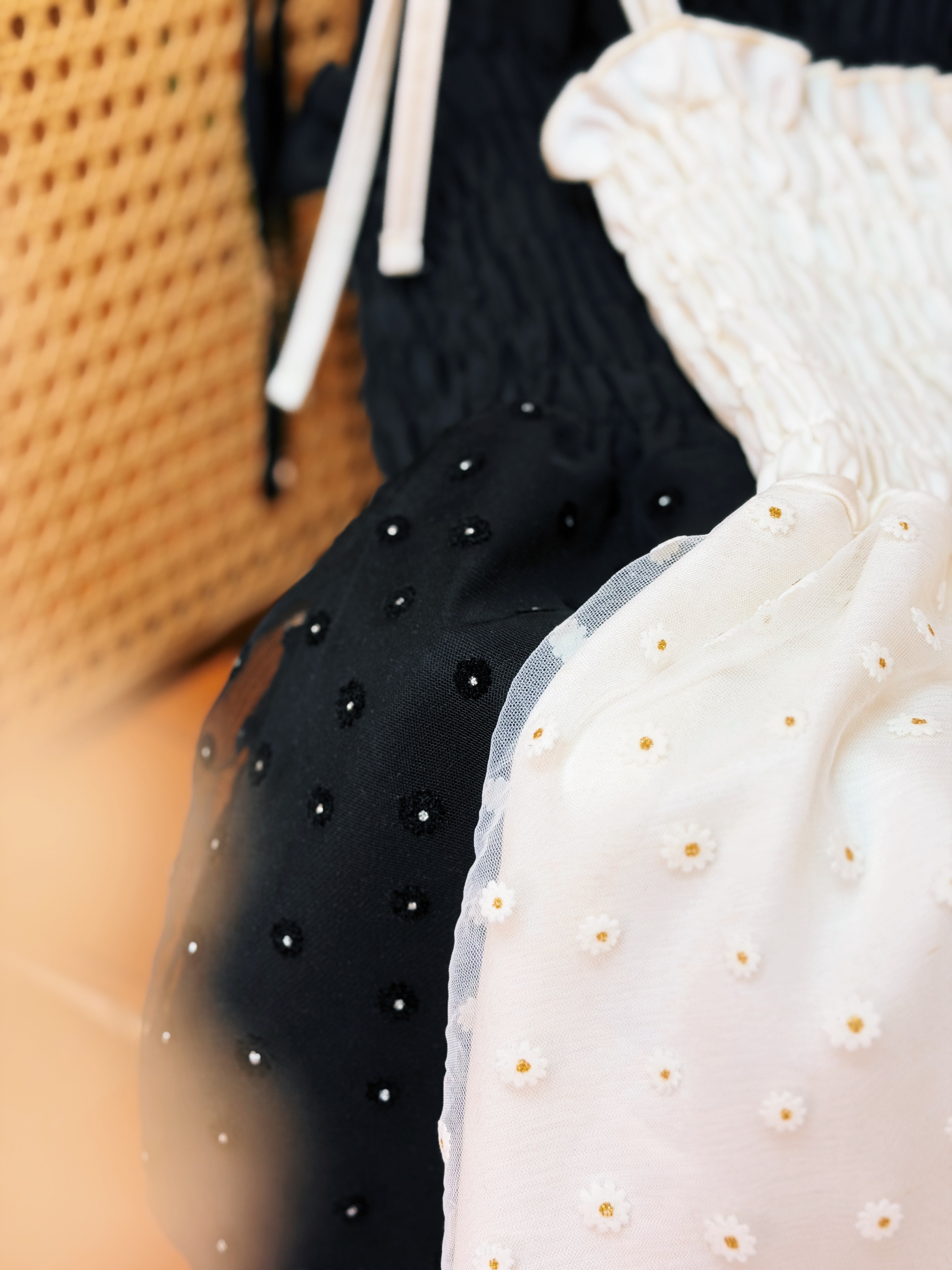 兩色 / 細閃小雛菊網紗束褶馬甲 / Daisy Shimmer Mesh Shirred Cami Top