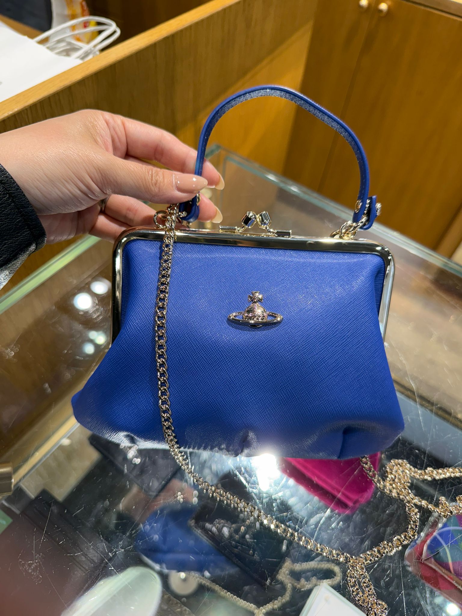 LYS02260 Vivienne Westwood 餃子手拎斜孭袋藍色