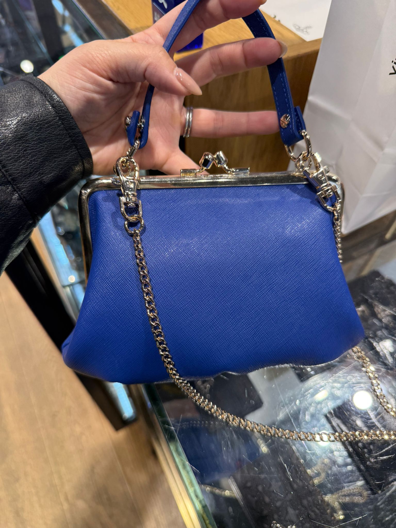 LYS02260 Vivienne Westwood 餃子手拎斜孭袋藍色