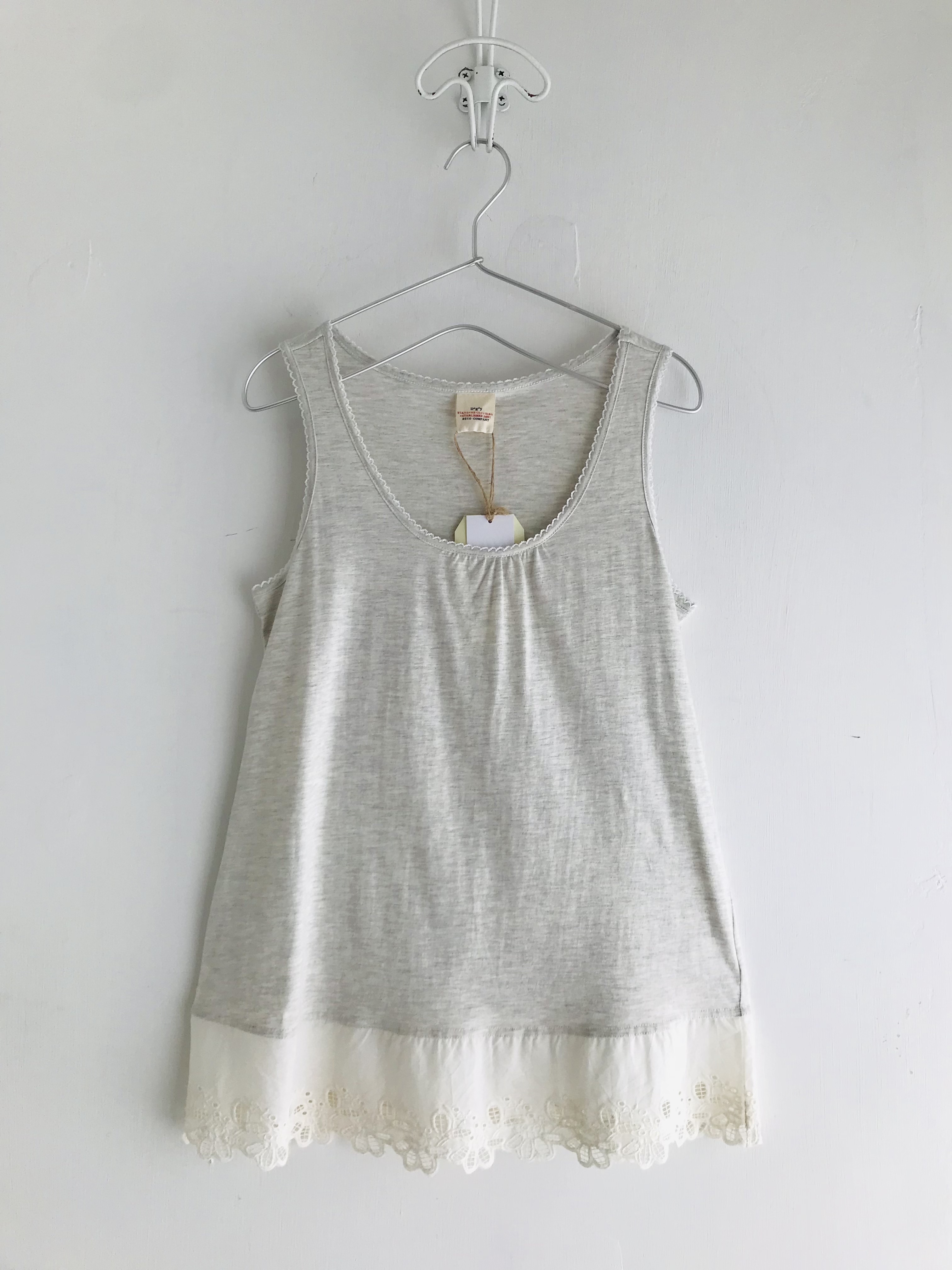 D g y米灰色刺繡背心
