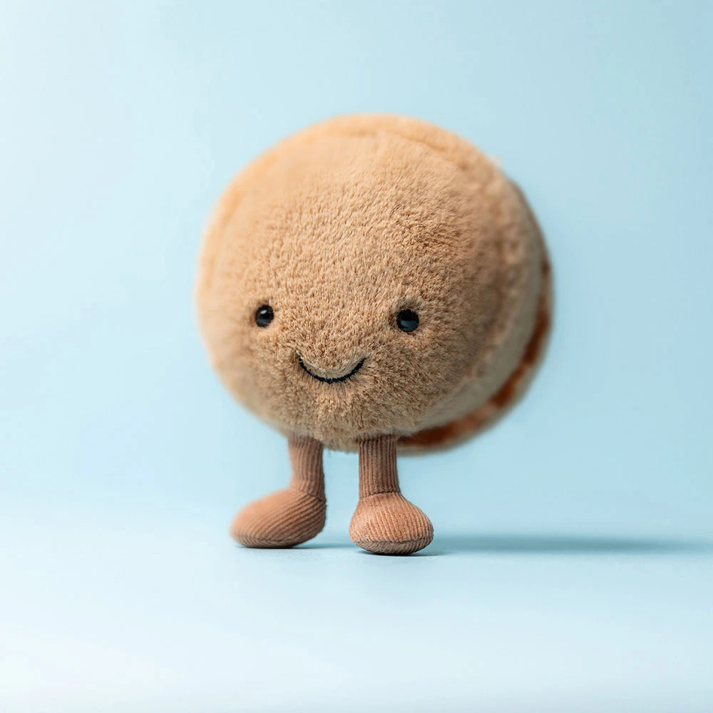 Jellycat Amuseable Mona Macaron 趣味巧克力棕馬卡龍(10cm)
