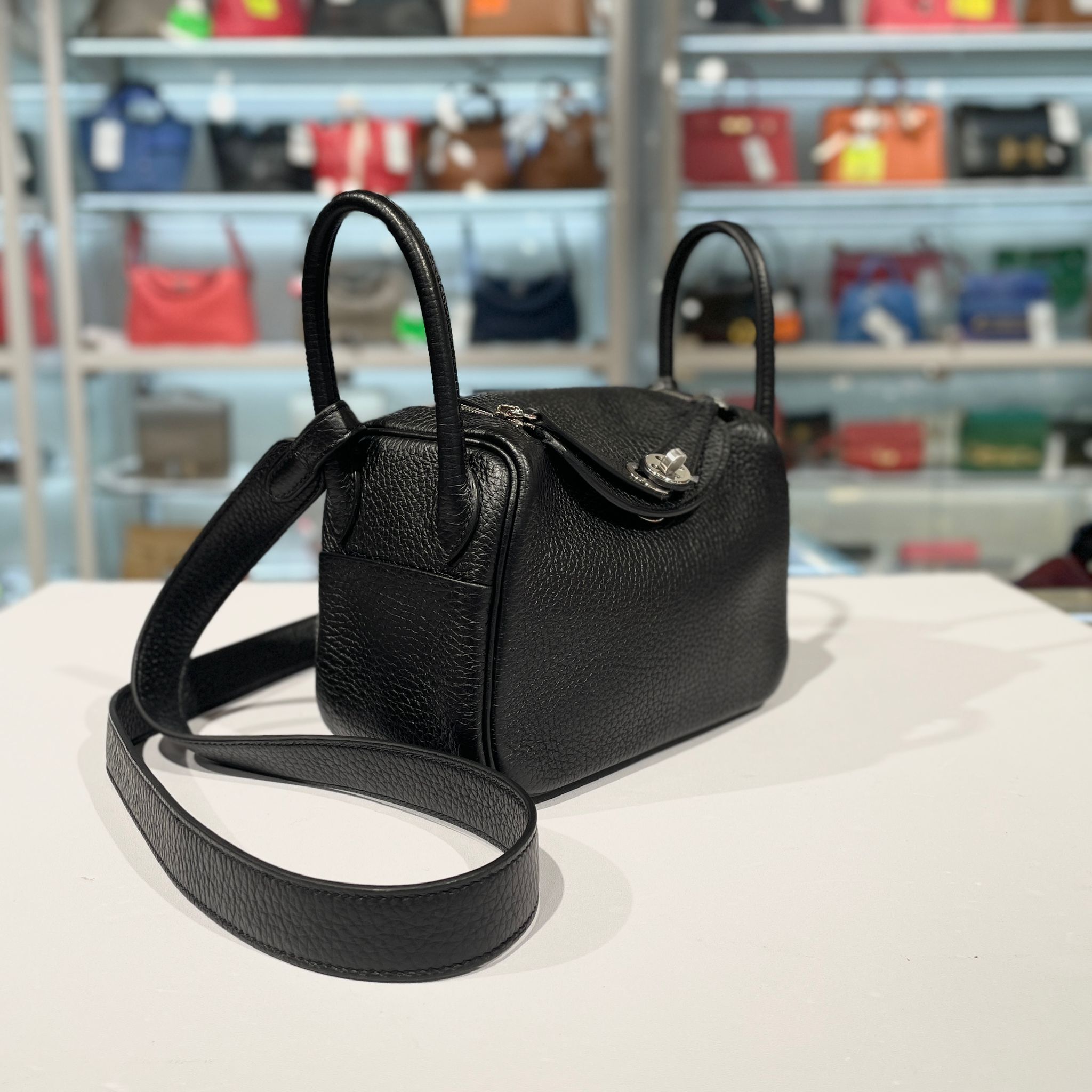 99.9%NEW二手HERMES Mini Lindy 一代 Z STAMP NIOR PHW 黑色TC皮銀扣 #香榭站正品