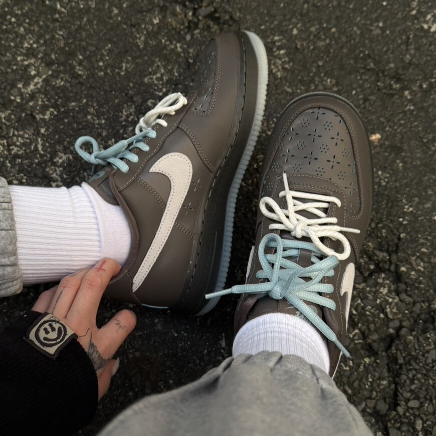 【官網限定】Nike Air Force 1 Low '07 LV8 "Ridgerock" 老花 雙鞋帶 女鞋 IR5690-256 V